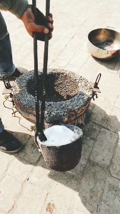下乡倒铝锅铝盆浇铸模具使用炒瓢模具制作炒瓢过程