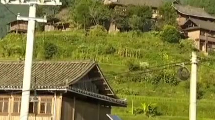 【短视频开辟扶贫新路】贵州黔东南黎平县盖宝村的七位侗族姑娘最近走红了!她们变身“浪漫侗家七