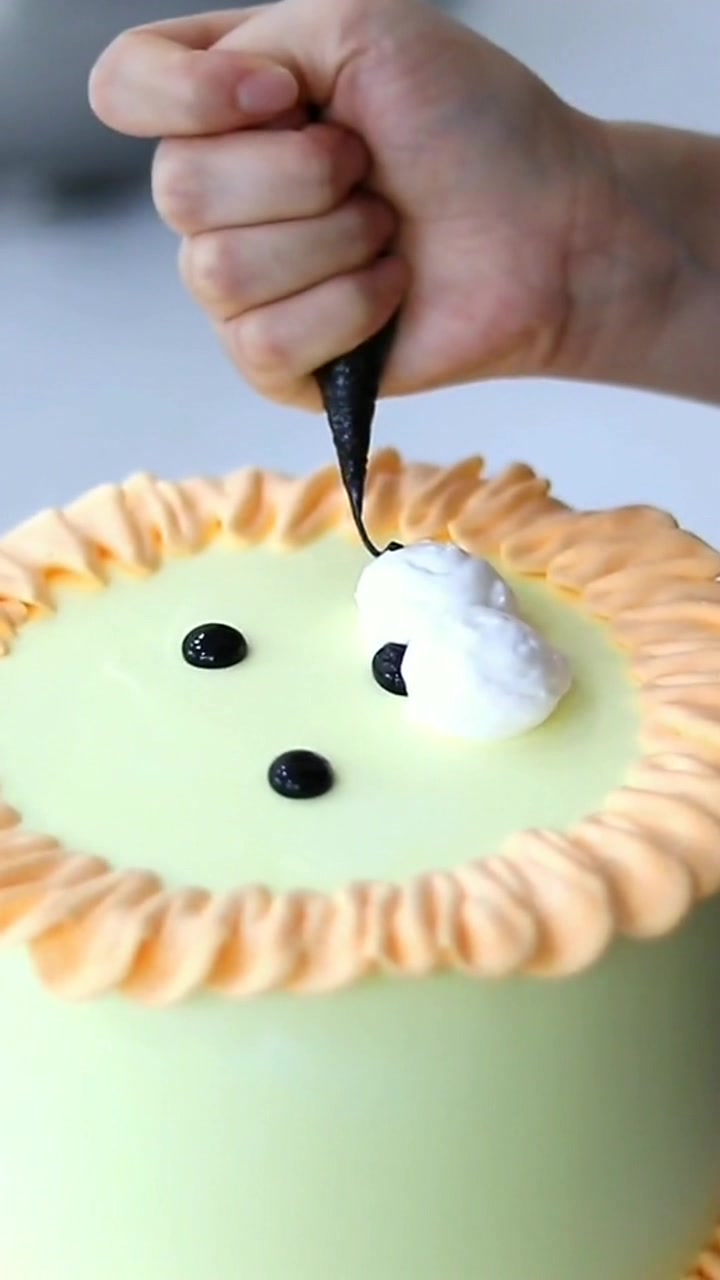 狮子座专属生日蛋糕,简简单单的样式却特别可爱,我好想要一个啊