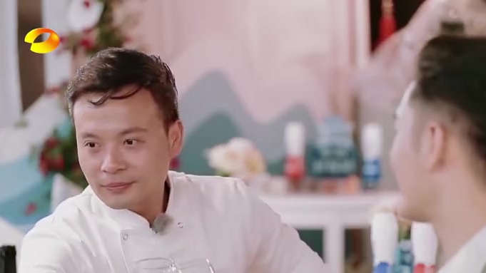 《中餐厅》黄晓明,杨紫送林大厨出道 “话题王”林大厨,要进军娱乐圈嘛哈哈啊哈哈哈哈, 好期