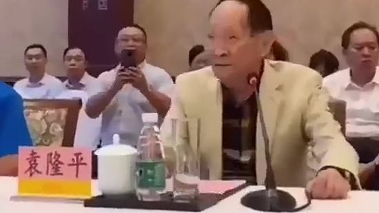 袁隆平生日蛋糕上是水稻,精神矍铄、坚韧不拔的老人,中国人的骄傲,愿袁老健康常在!