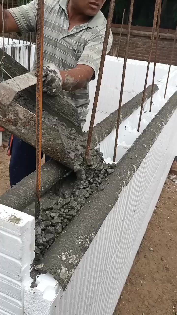 邻居执意用这种泡沫盖房,我建议用砖头盖房,你们觉得哪种比较好
