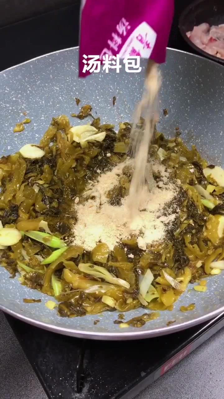 教你自制酸辣鱼,鱼片滑嫩不散,酸菜爽口,做法简单