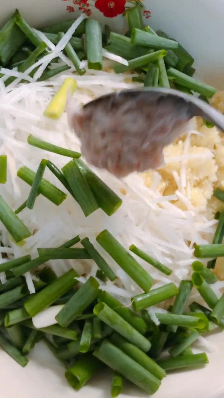 腌菜的季节又到了,教大家做一个腌白菜,味道鲜美,还能保存哦!
