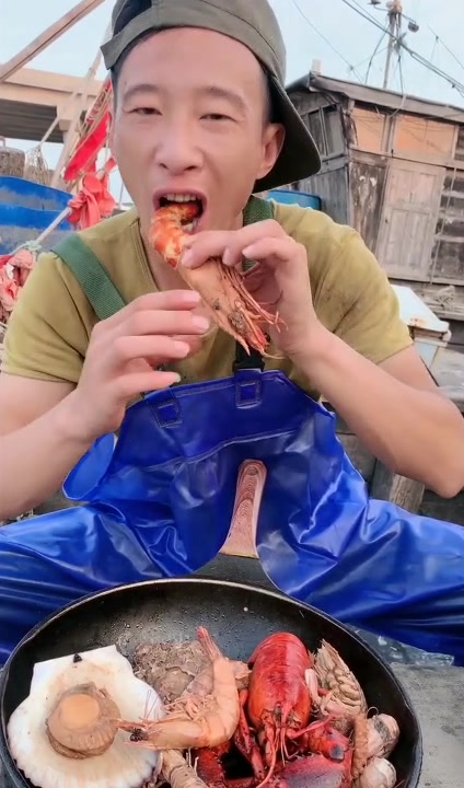 渔民拿手的海鲜一小锅,掀开盖子的那一刻,这大老虎虾看着就美味
