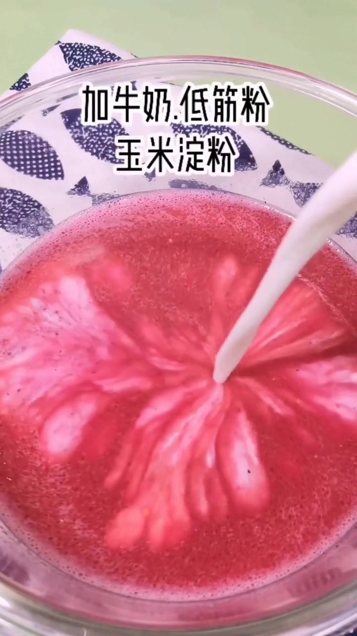 少女心满满的火龙果千层蛋糕,做法简单一学就会,学会做给家人吃