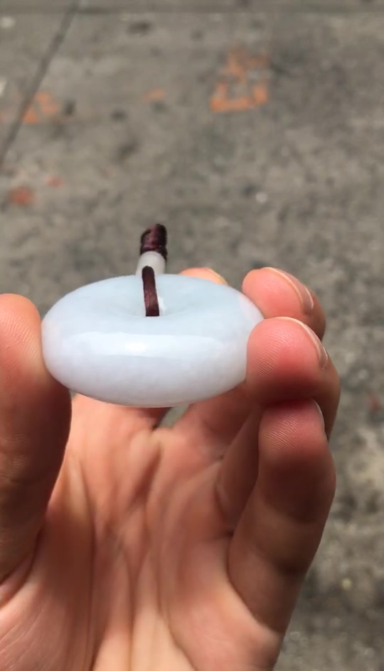 缅甸翡翠面包圈吊坠