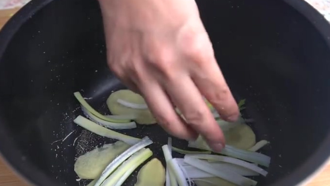 【超简单的五花肉做法】只要一个电饭煲就能搞定,厨房小白也能学会,出锅比红烧肉都香!