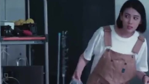 【周杰伦MV奶茶店在上海开业 排队200人160个是黄牛】9月26日,周杰伦新歌MV里的麦