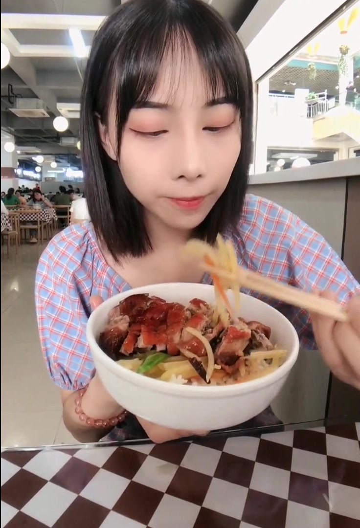 大学食堂的金牌烧鹅饭,便宜又好吃,真的是羡慕了