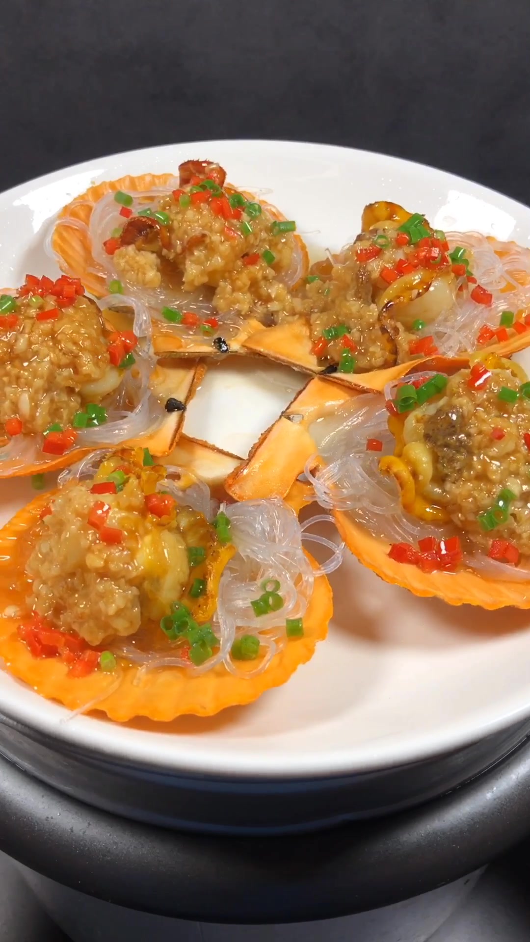 蒜蓉粉丝蒸扇贝,这个菜你一定要收藏,过年露一手!