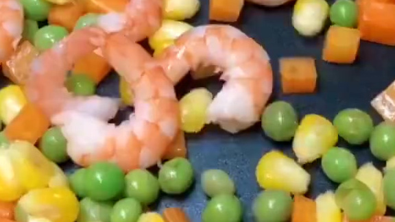 【虾仁酱油炒饭】简单又快手,好吃到舔盘,可作宵夜,美食get