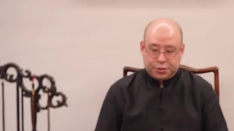 【一分钟get新技能之隔火熏香】将香材直接置于炉中,用香灰隔开香片、借用碳火的温度,熏出袅