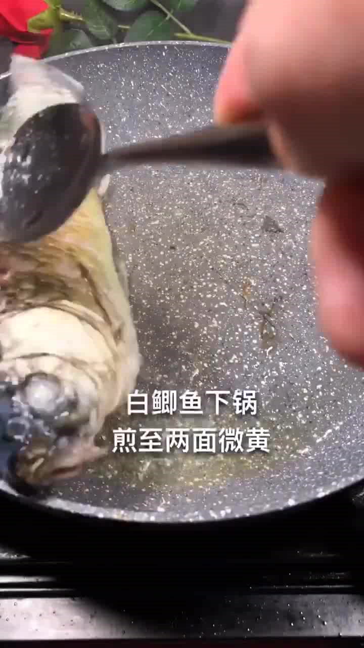 想要鲫鱼汤汁农保,多加这一步,汤汁鲜美,超级美味