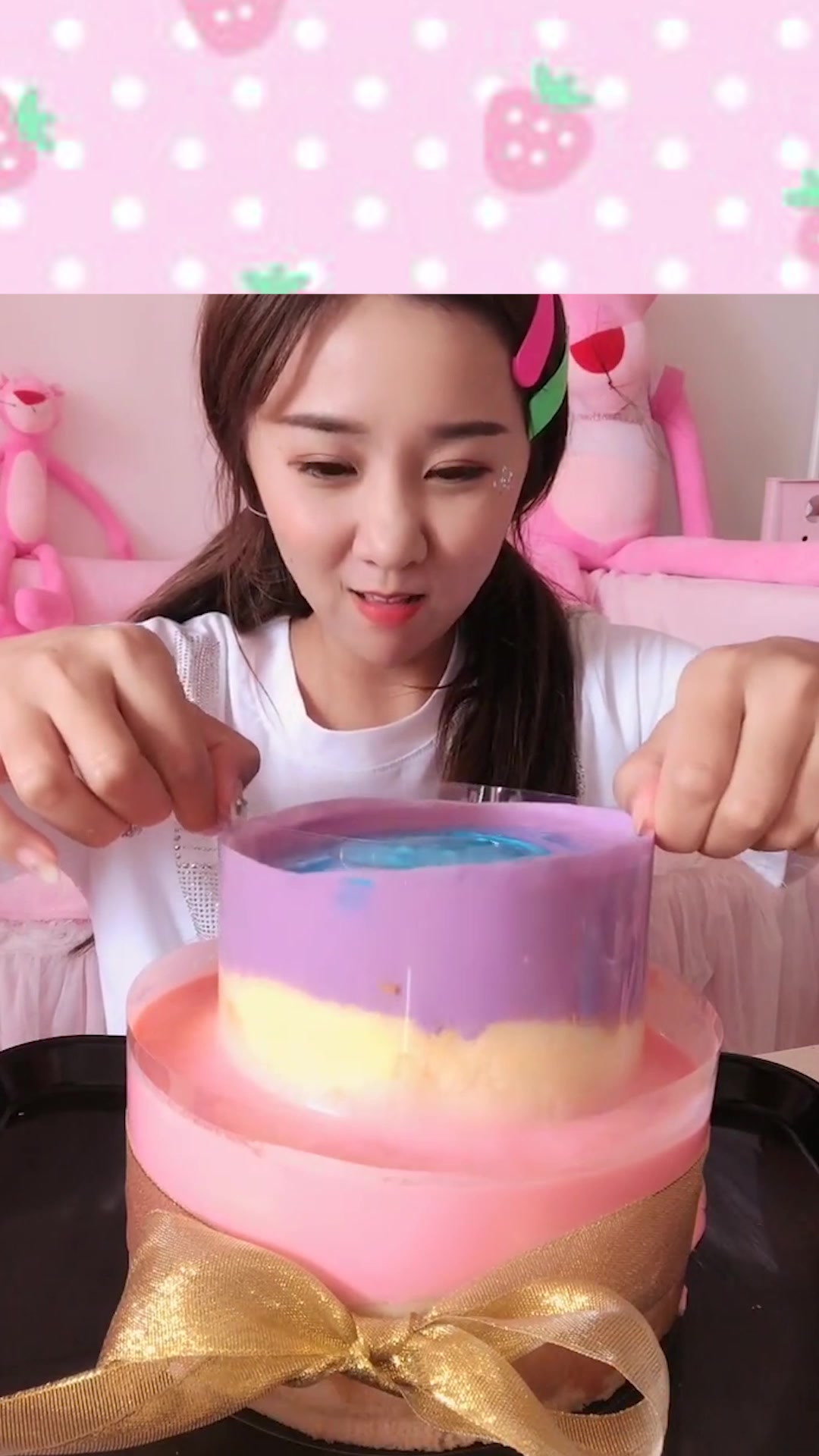 小姐姐挑战三层爆浆蛋糕,这蛋糕颜值太高了,来看看能成功吗?