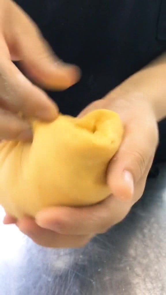 南瓜造型的面包,制作过程没想到吧?蛋糕师都是艺术大师