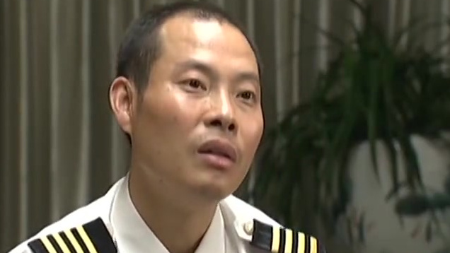 【《中国机长》故事原型犹如惊险大片,看完泪流满面,转!】目前,电影《中国机长》票房破12亿