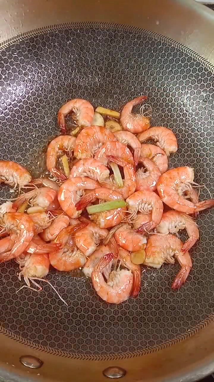 分享红烧基围虾教程,色泽鲜亮,食欲大开,家常必备美食