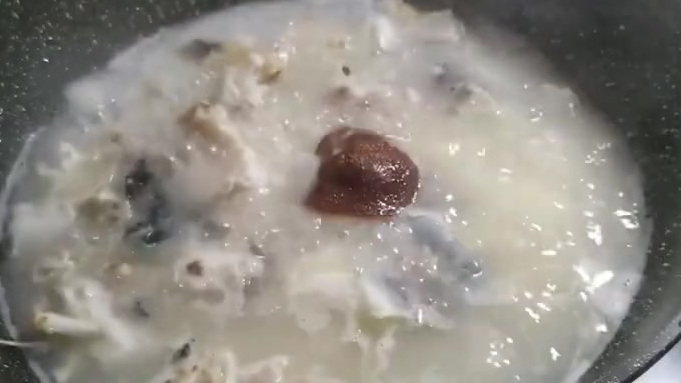 【秋季温补鱼头汤】秋季用山药这样做鱼头汤,好喝营养,清淡又滋补,做法还简单