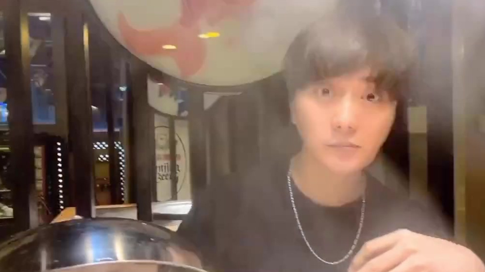 来自一个吃夜宵人的挑衅...平时每天给我发宵夜图片的人呢?来啊,互相伤害啊!