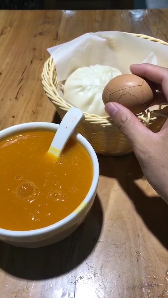 一份平常的早餐,包子鸡蛋南瓜粥