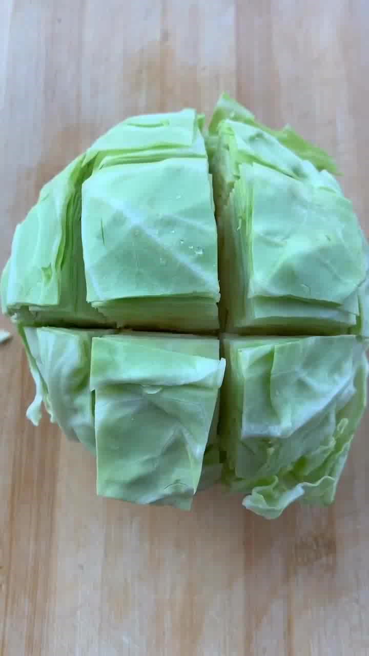 下饭神器酸辣包菜,脆嫩鲜美,营养多汁,超级好吃