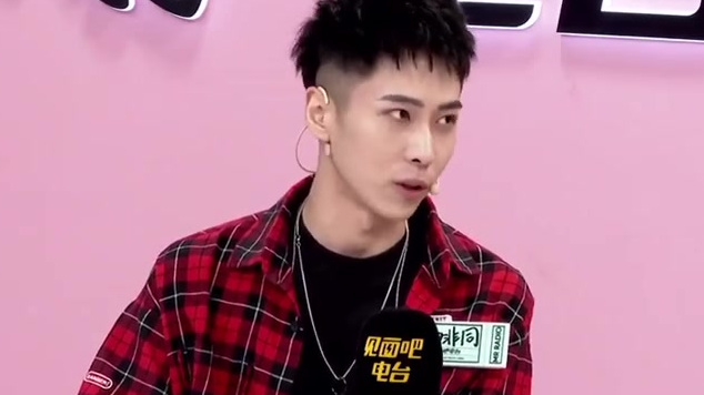 杨非同爆料参加《创造营2019》时,导演给他和张远  高瀚宇  高嘉朗起的组合名叫“回锅肉