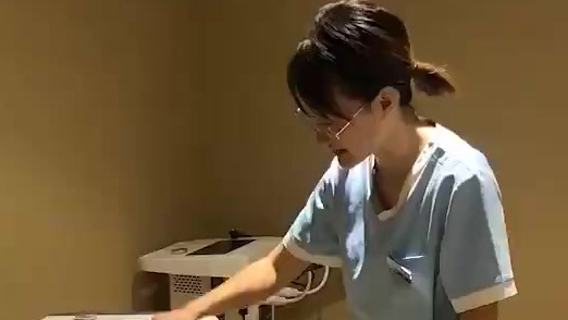 黑科技day2,昨天是日本肌内效贴布,今天是针对深层疼痛及水肿的英国超短波理疗仪我觉得几天