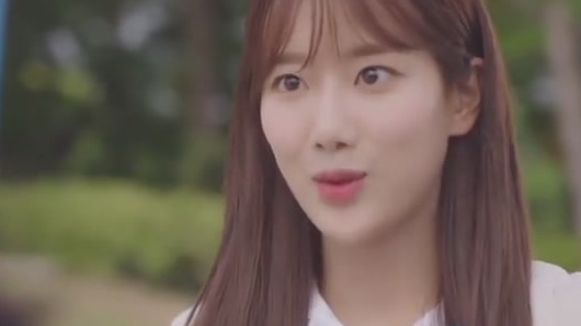 昨晚看了一个剧设定我觉得蛮新颖的剧,叫《偶然发现的一天》 讲的是一个女生以为自己失忆精神错