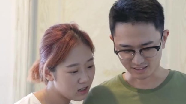 甜蜜小情侣在线撒糖,40㎡“出租屋”的原味奶茶系改造,简直幸福感爆棚啊!