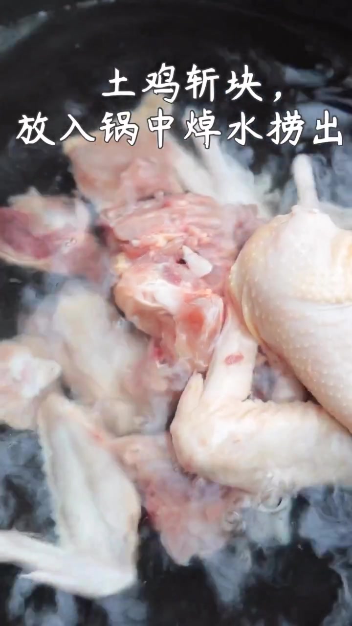 营养健康的板栗炖鸡汤,滋补暖胃,汤鲜浓郁超好喝!