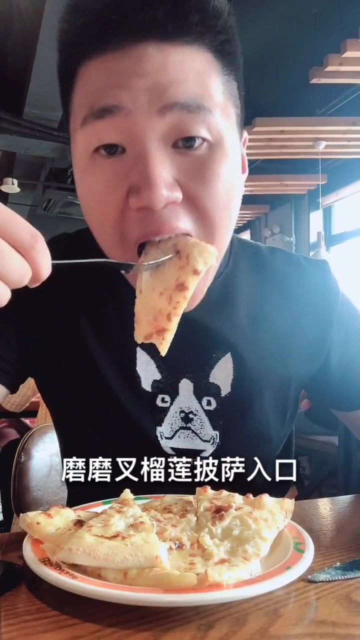 现场制作的披萨自助,种类多,香浓又丝滑,来吃的人特别多