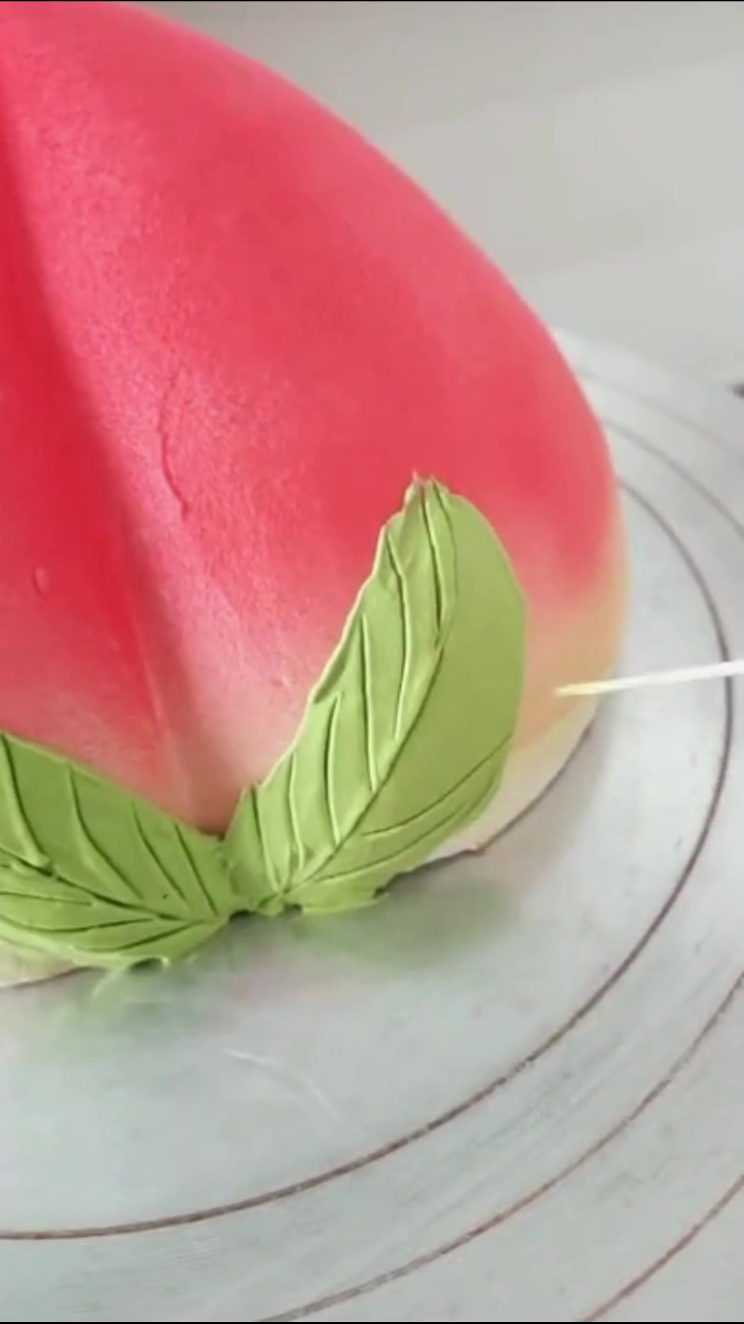 高级蛋糕师制作的桃子蛋糕,成品太逼真了,看着就食欲大开!