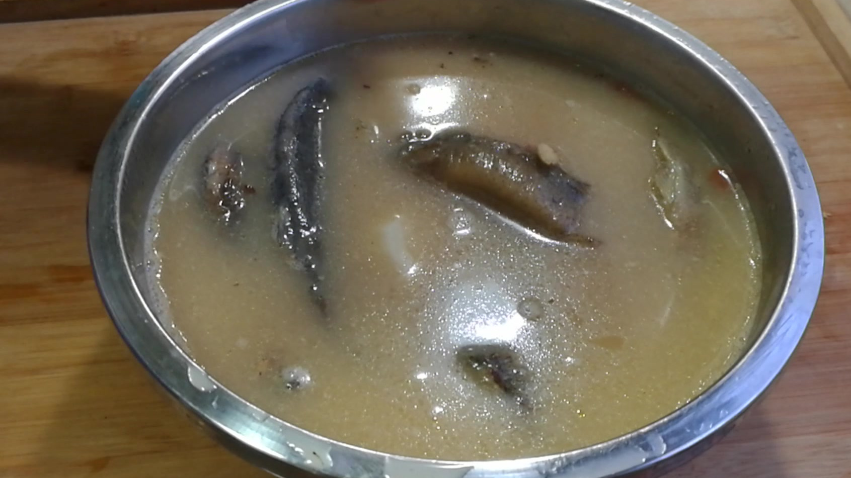 美味的黄芪泥鳅汤,多喝滋阴补虚,身体强壮。爱家人一定要多做几次????????????????????