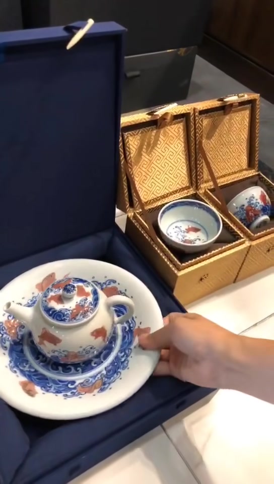 釉里红青花鱼跃龙门