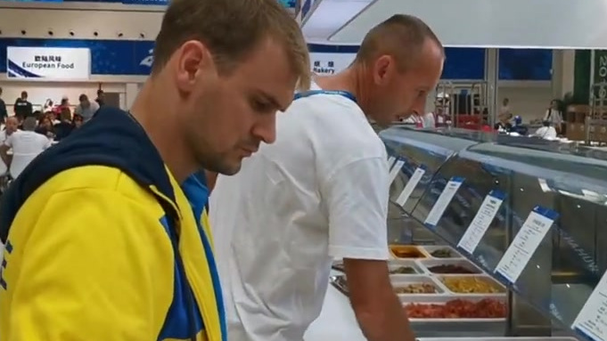 【真香!军运村运动员餐厅“必吃菜单”揭秘】烤羊腿、铁板烧、兰州拉面、武汉豆皮......每