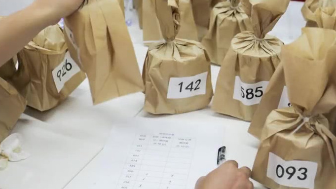 【喝了奶茶后睡不着?喜茶等10款珍珠奶茶检出咖啡因,1杯奶茶含7罐红牛咖啡因】近日,深圳市