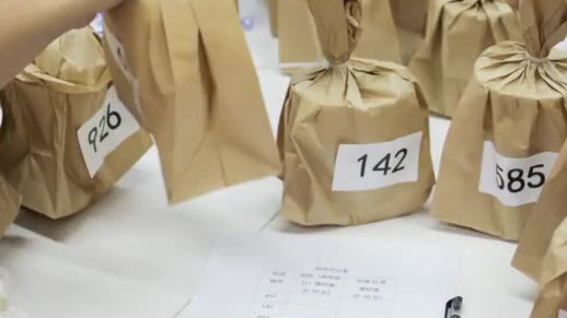 【喝了奶茶后睡不着?喜茶等10款珍珠奶茶检出咖啡因】近日,深圳市光明区消费者委员会开展珍珠