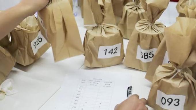  【喝了奶茶后睡不着?喜茶等10款珍珠奶茶检出咖啡因】近日,深圳市光明区消费者委员会开展珍