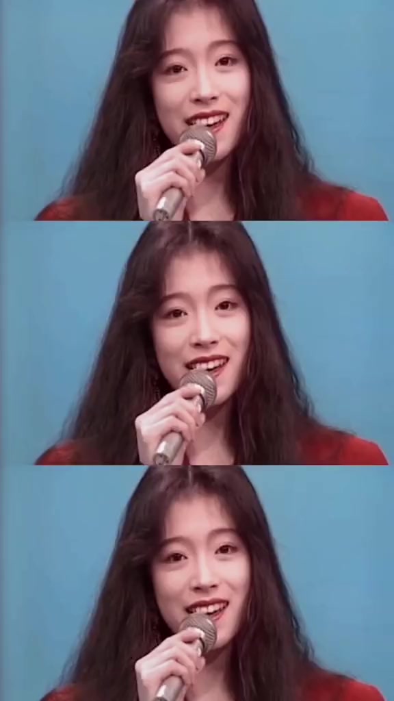 中森明菜,笑起来太好看了!是男生都挡不住的诱惑吧?