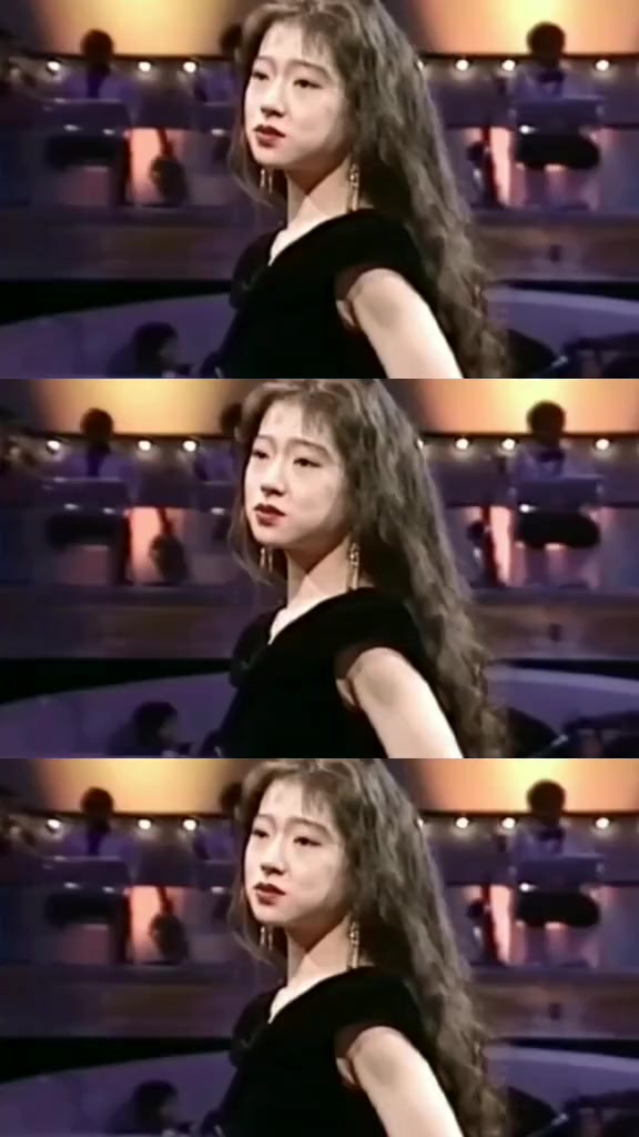 中森明菜,平时看起来很伤感,笑起来好好看!