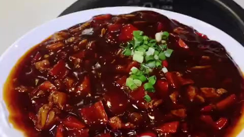 网红肉汁拌饭 我觉得没啥难度,回头咱自己在家也整个,有点像我们小时候的汤泡饭,但是还是挺香