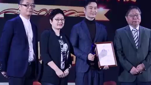 第26届中国国际广告节黄晓明 你觉得这届广告节怎么样?我不要你觉得,我要我觉得棒。在今天的