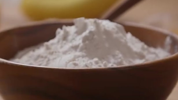 【泰式香蕉煎饼】煎饼真是个怎么搭配都好吃的食物,今天面食男神乔政安教大家用家中常备的鸡蛋和