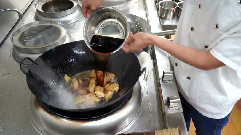 天天美食 【可乐鸡翅的家常做法】入门级家常菜,味道鲜嫩可口,厨房小白也可以掌握,收藏试试~