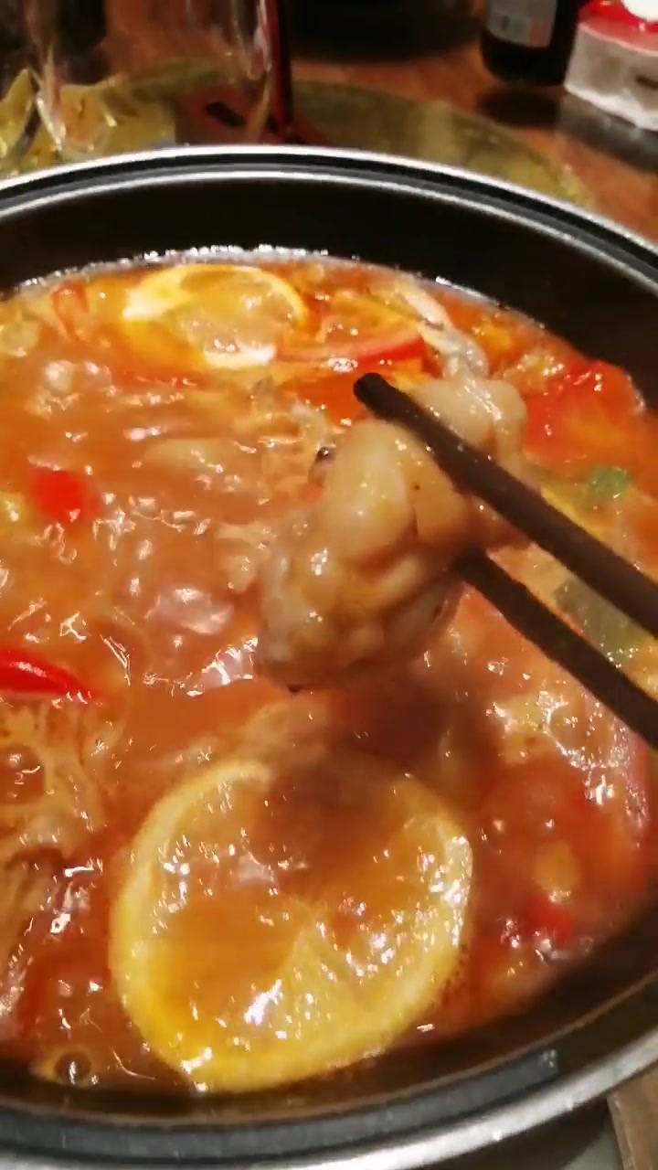 大闸蟹和澳洲蓝龙虾要做油爆的,鲜嫩入味