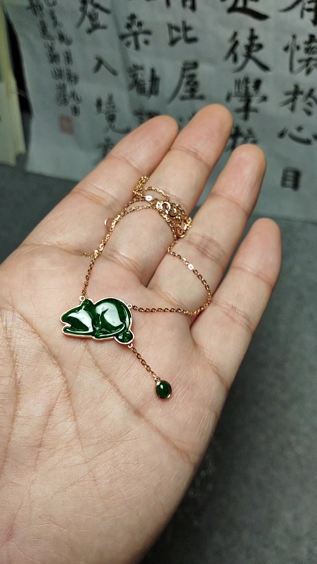 翡翠小老鼠项链,形态可爱