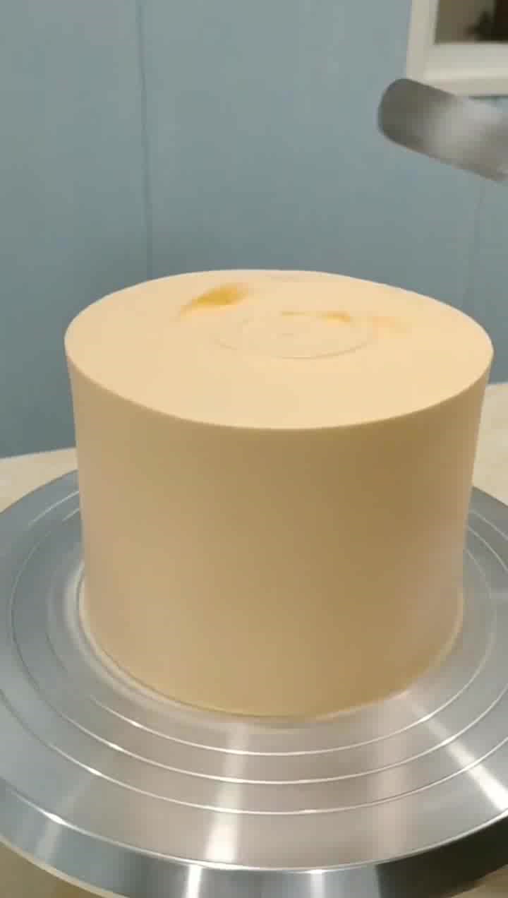 好可爱的小熊蛋糕呀,如果送女朋友,她会喜欢吗?