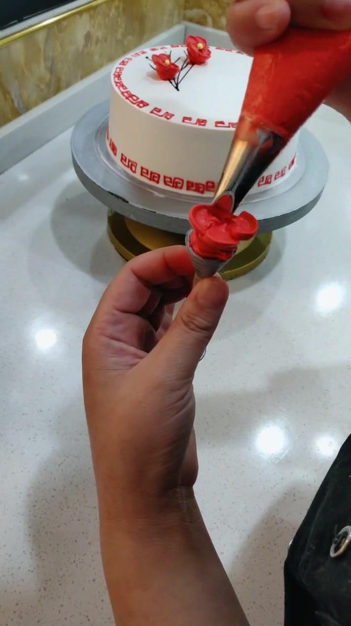 这是我见过最漂亮的祝寿蛋糕,师傅手艺真棒!相信老人都喜欢