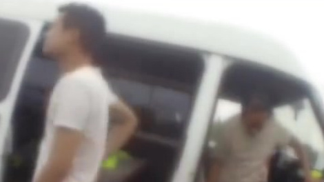【座椅被拆卸,放了9把小凳子,还敢上高速】近日宁波高速交警查获一辆面包车,该车核载6人实载